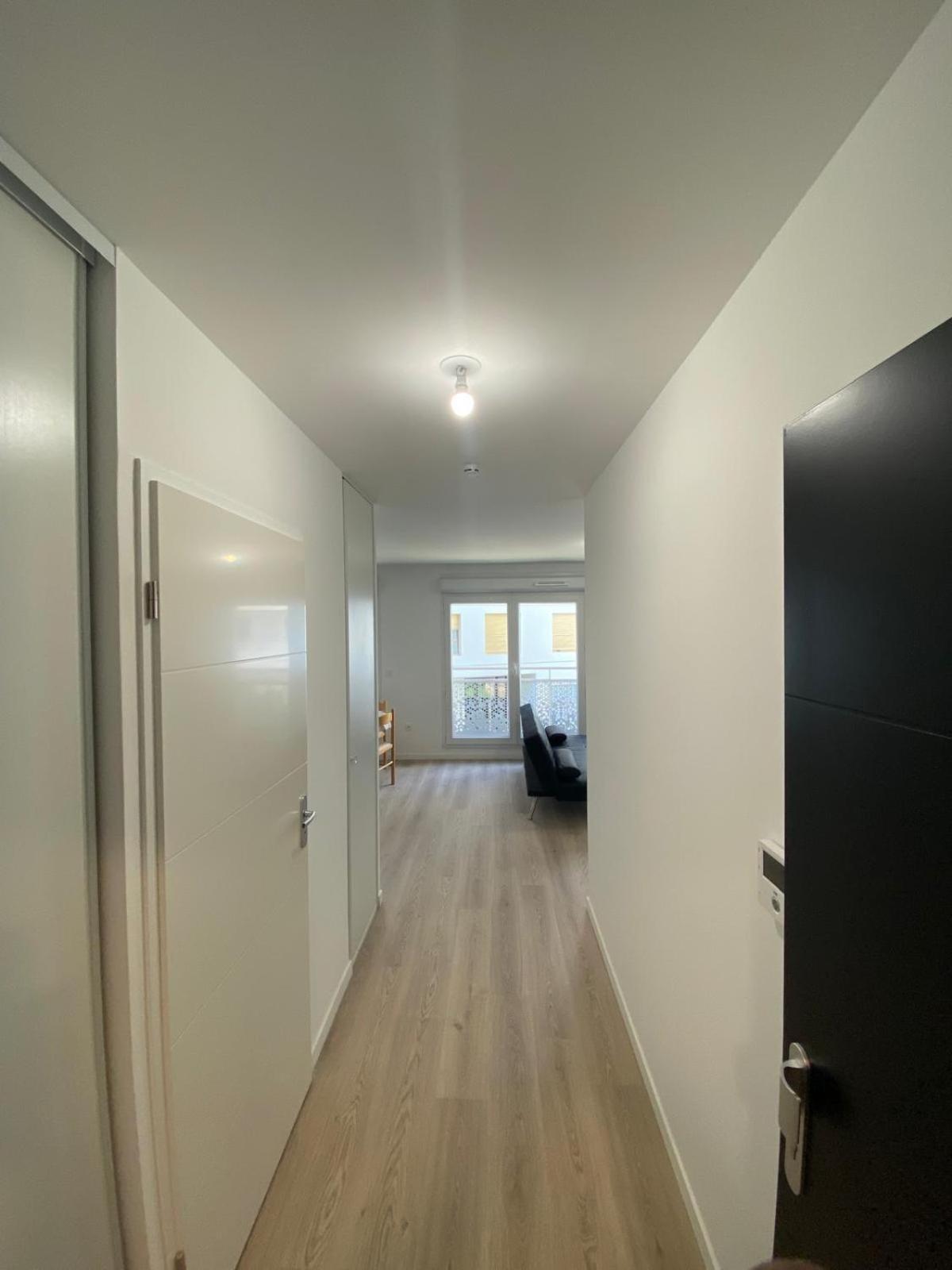 Joli F2 Metro Proche Paris Appartement